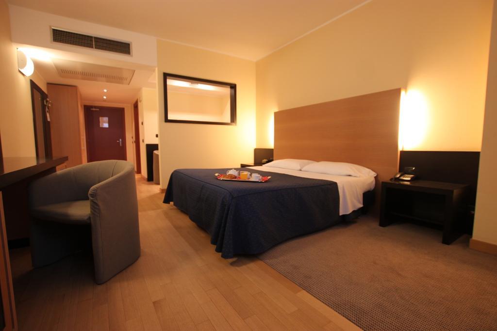 אופרה Golf Hotel Milano חדר תמונה