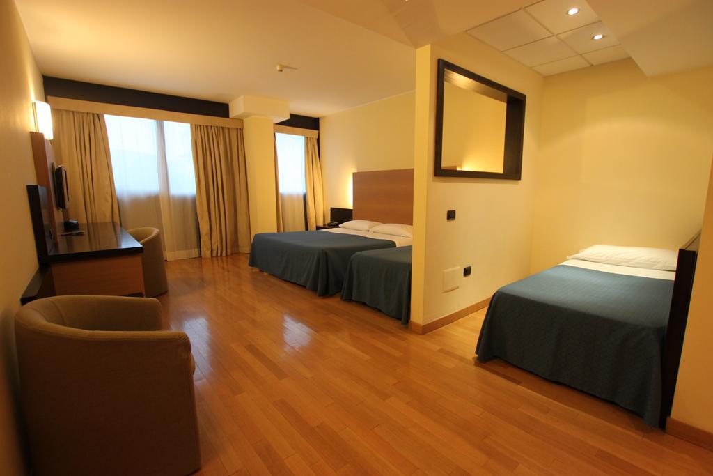 אופרה Golf Hotel Milano חדר תמונה